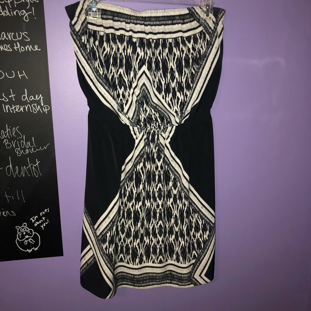 Black&white strapless dress